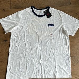 New with tags, men’s Levi’s tshirt